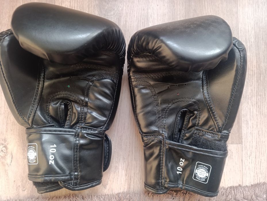 Боксерские перчатки