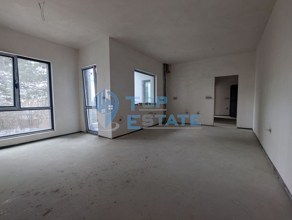 Тристаен апартамент в новстрояща се сграда в квартал Бузлуджа, град В