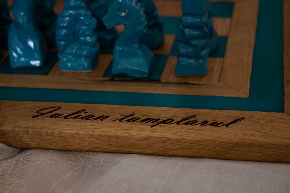 Tabla de sah cu piese din ceramica