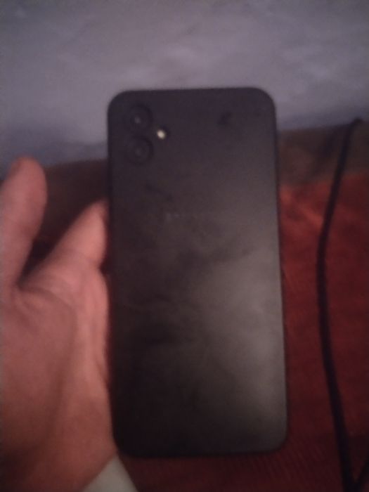 Продам телефон сонсунг 04 е