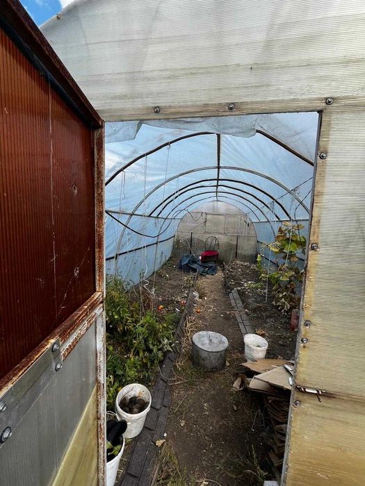 Продам двух этажный дом