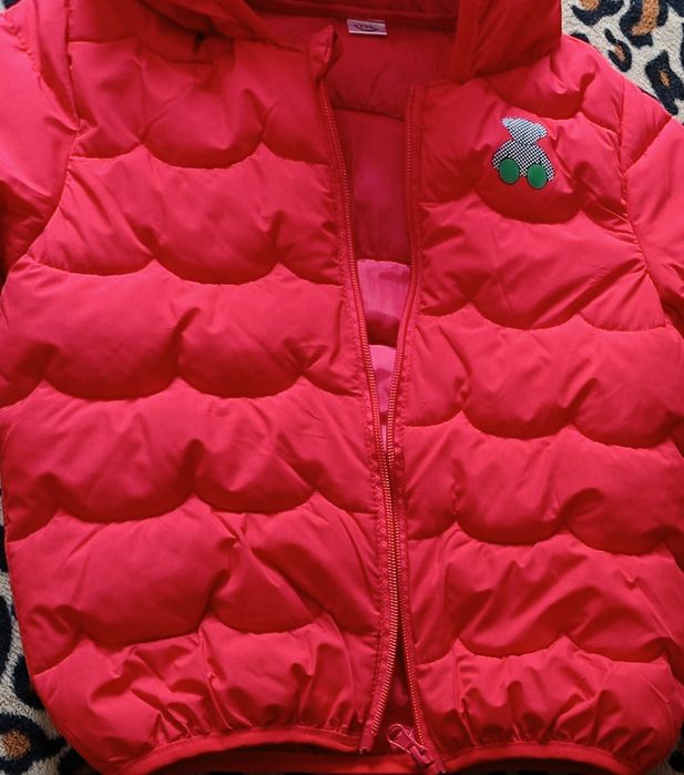 Продам куртку для девочки!