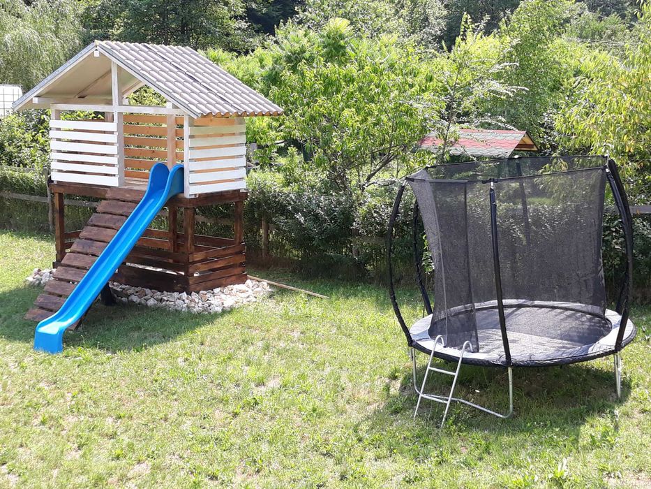 Cabana Bușteni-Apuseni de închiriat cu 2 dormitoare 350 -450 lei / zi