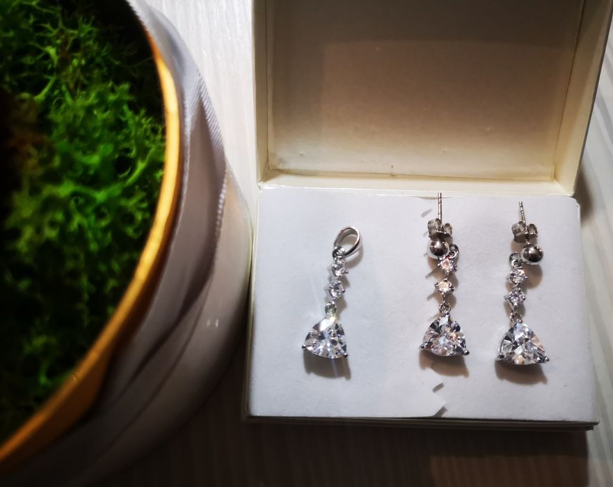 Cadoul ideal pentru ea, set cercei și pandativ