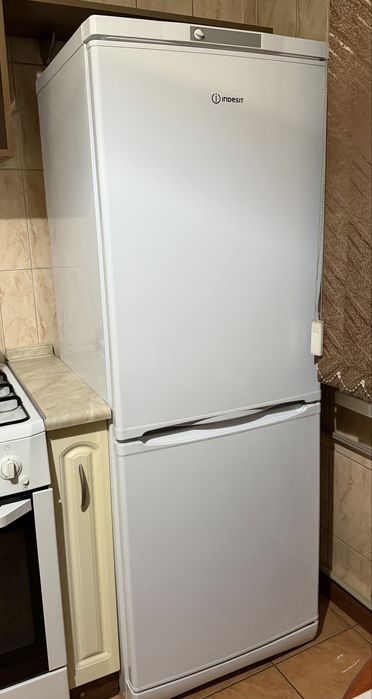 холодильник Indesit