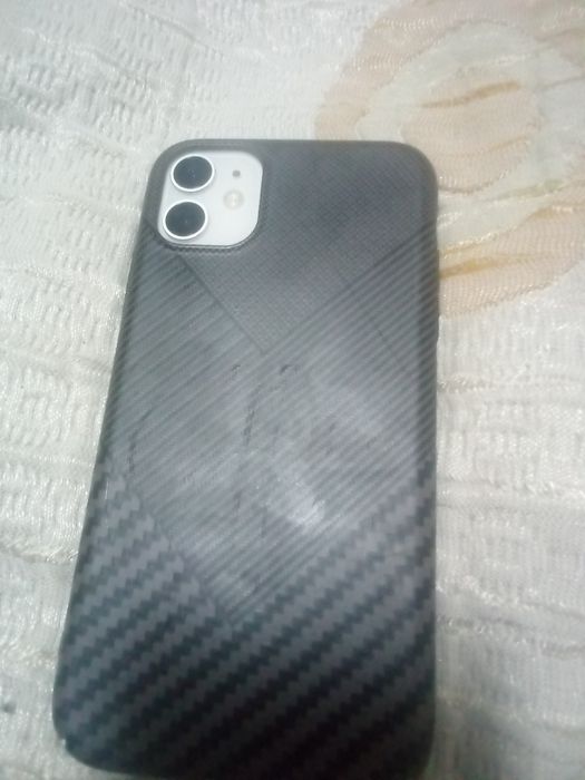 Продам айфон 11..