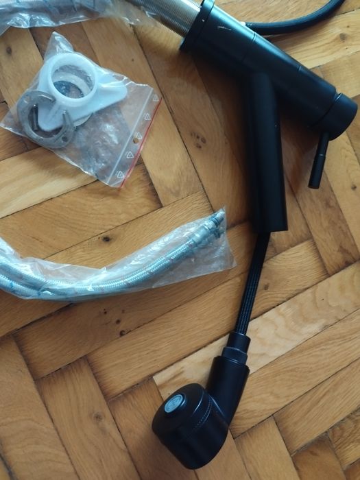 Baterie chiuvetă, neagra cu doua moduri la buton