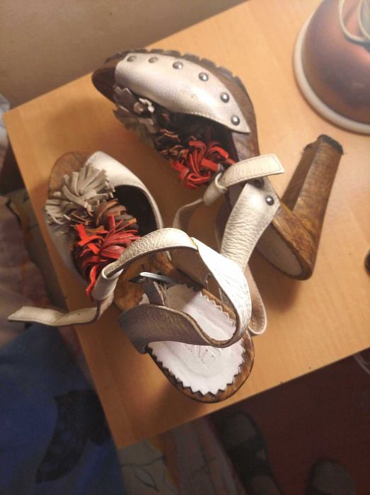 Разкошни сандали тип сабо