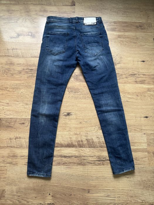 Продавам дънки Intelligence късто нови