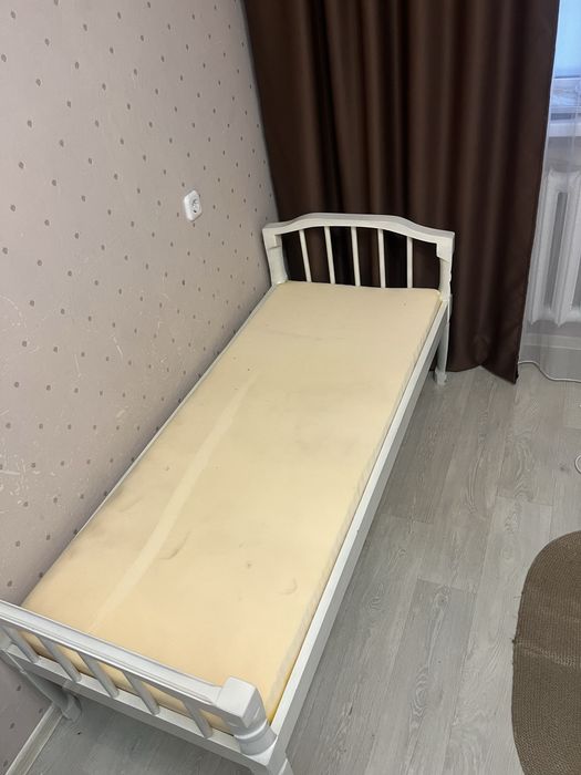 Кровать детская белая ,дерево.