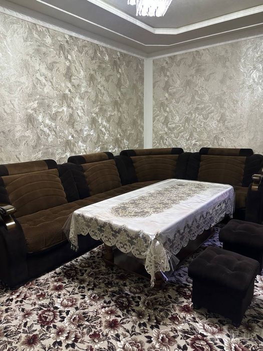UGALOK Mebel yaxshi holatda KOMPLEKT STOLI BILAN qirilgan joylari  yuq