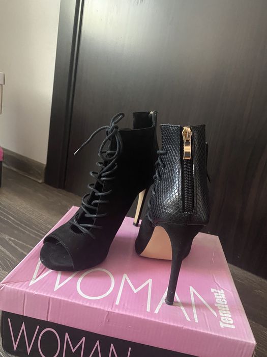 Обувки с висок ток