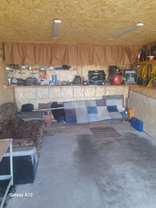 Продам гараж на проспекте.