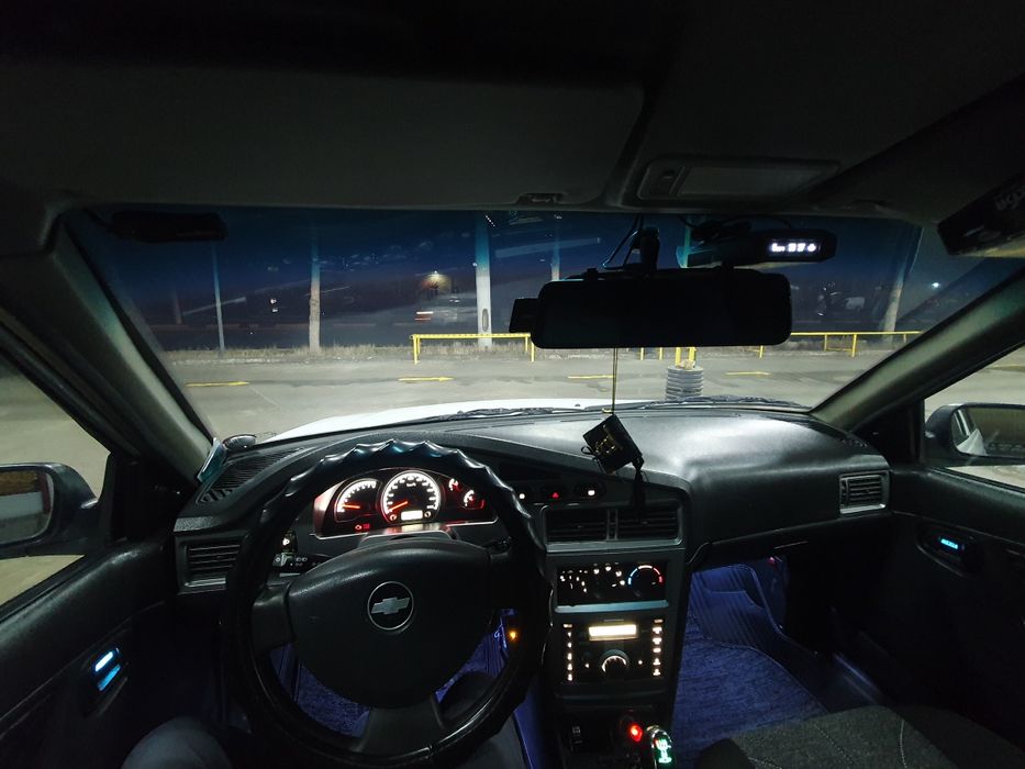 Nexia 2 srochni sotiladi 2015 yil.  lyuks, dons 1.6 kondior,