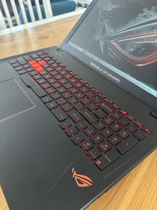 Asus Strix Rog Gaming impecabil.