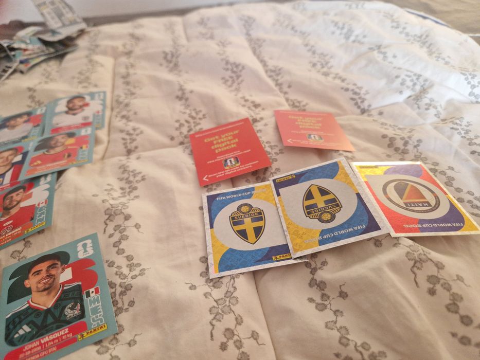 Vand sau schimb peste 300 stickere world cup 2026
