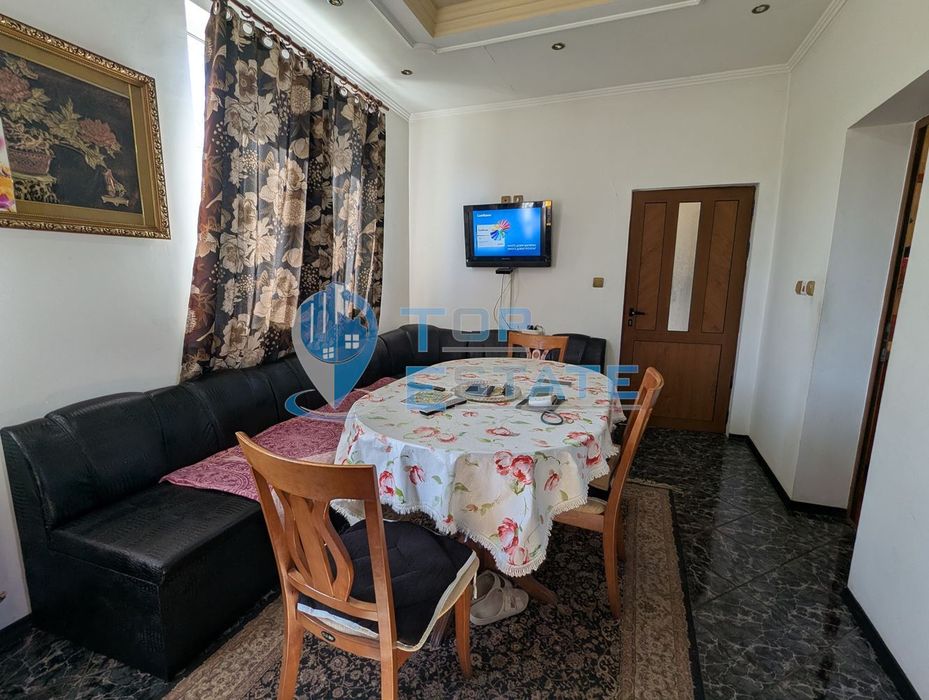 Ремонтирана и готова за нанасяне къща в село Пчелище, област Велико Т