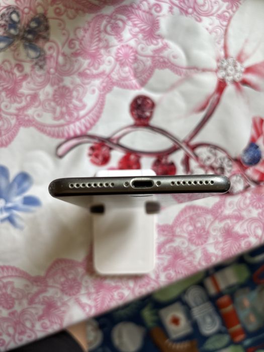 ПРОДАМ АЙФОН 8+ в хорошем состоянии