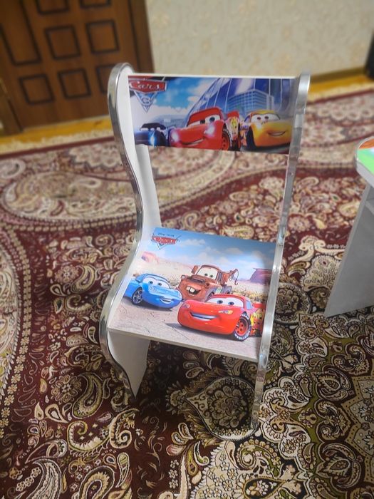 Детский стол и стул в стиле мультфильма кари