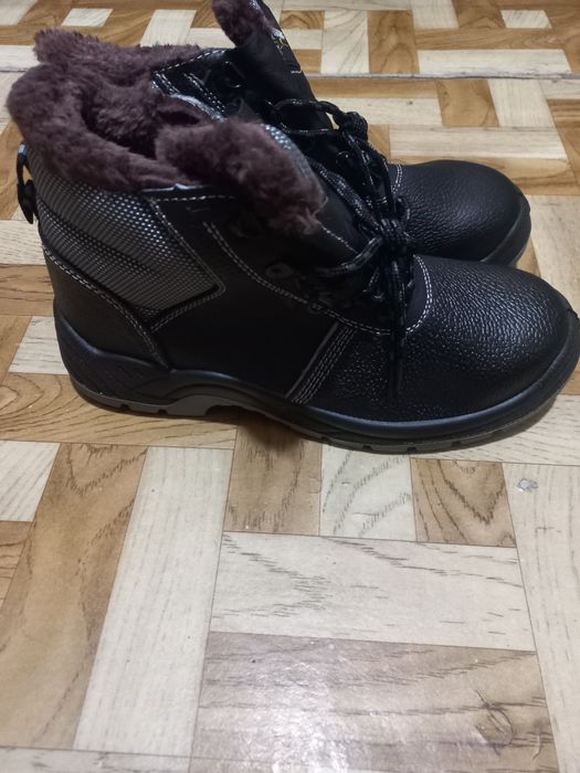 Продам спец обувь  43-размер зимние