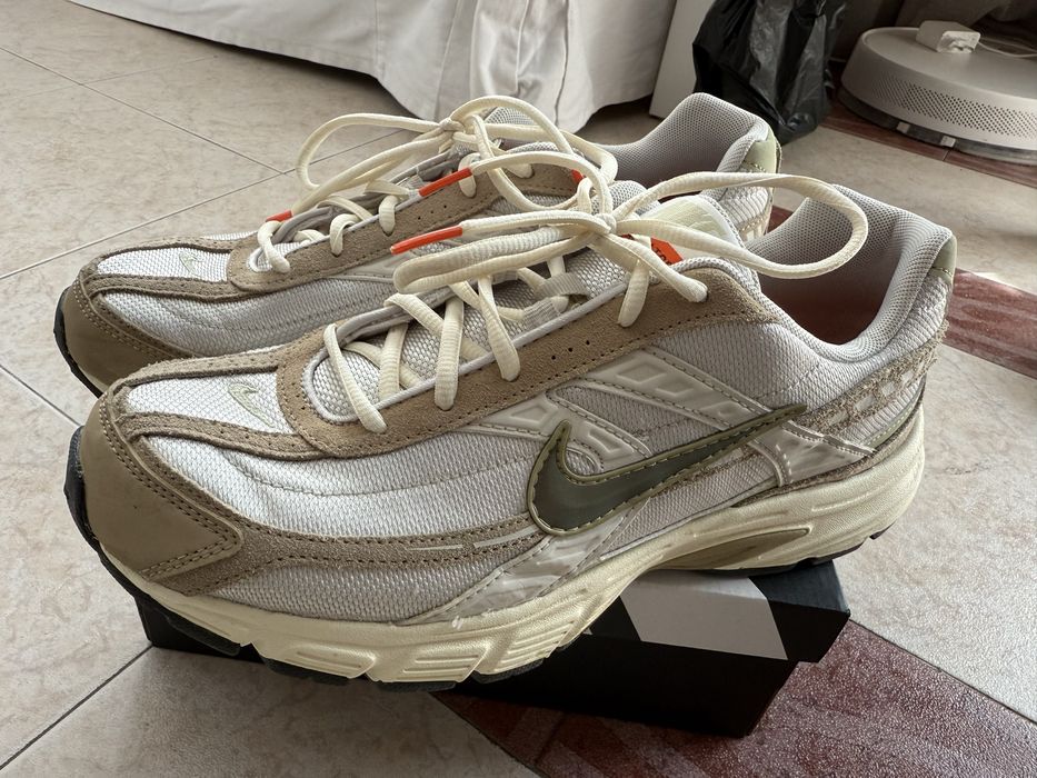 Nike Revolution Series