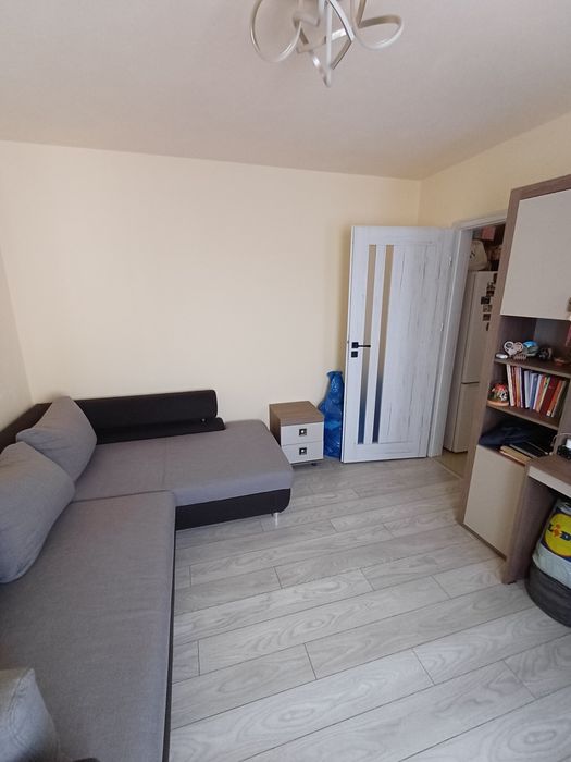 – Vând apartament 1 cameră (25 mp), Beiuș, etaj 3/4