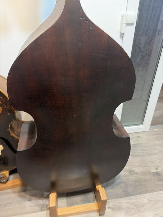 Bass de vanzare fin 1954