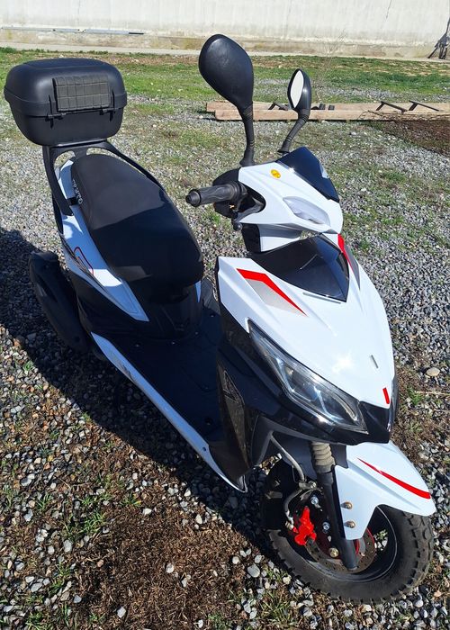 Продаётся Мопед, мотоцикл, скутер.