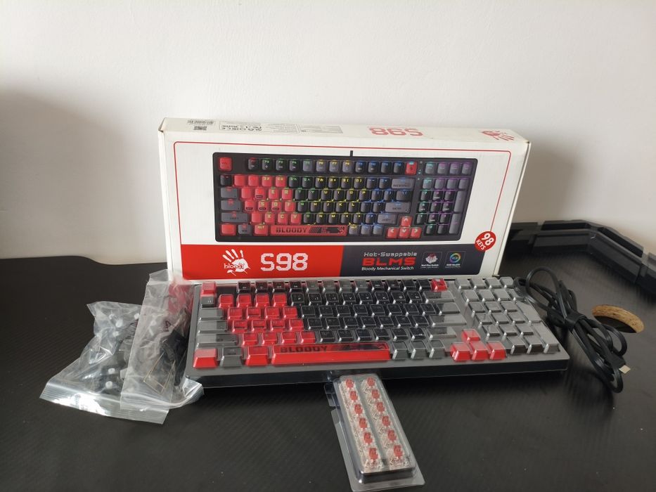 Продам клавиатуру