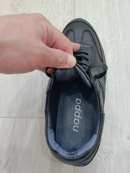 Кожаные кроссовки