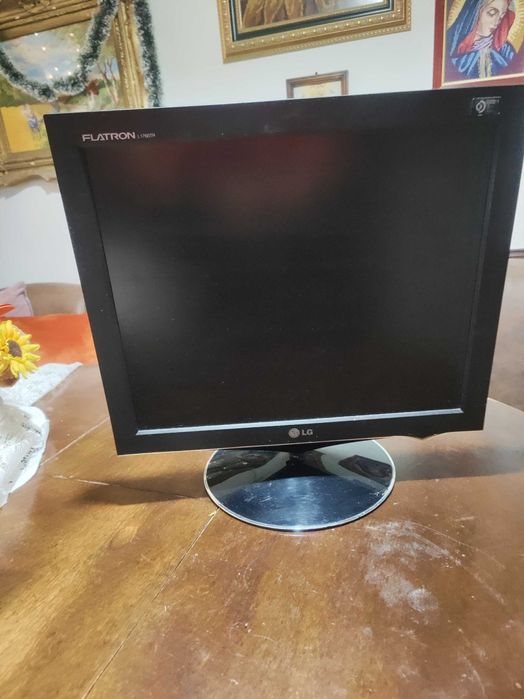 Монитор LG L1760TQ