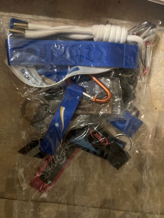 Брелки на подарок разные