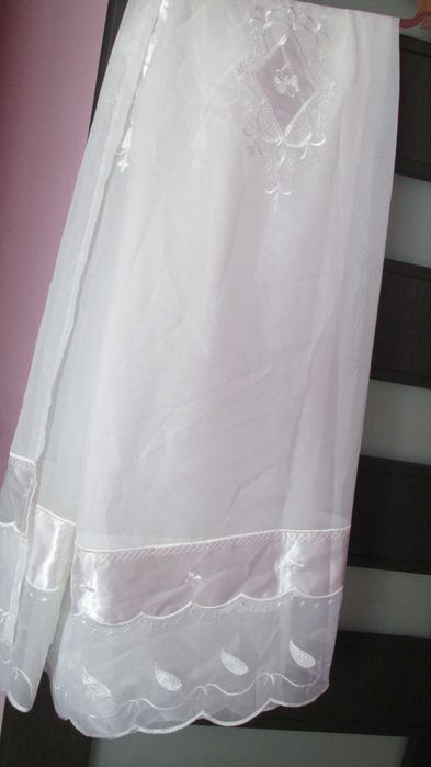 perdea alba cu broderie