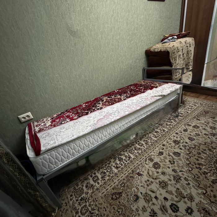 Продам кровать с матрасом