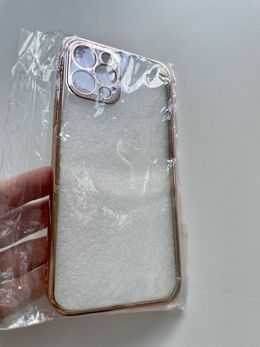 Чехол на айфон 12 pro. Новый.