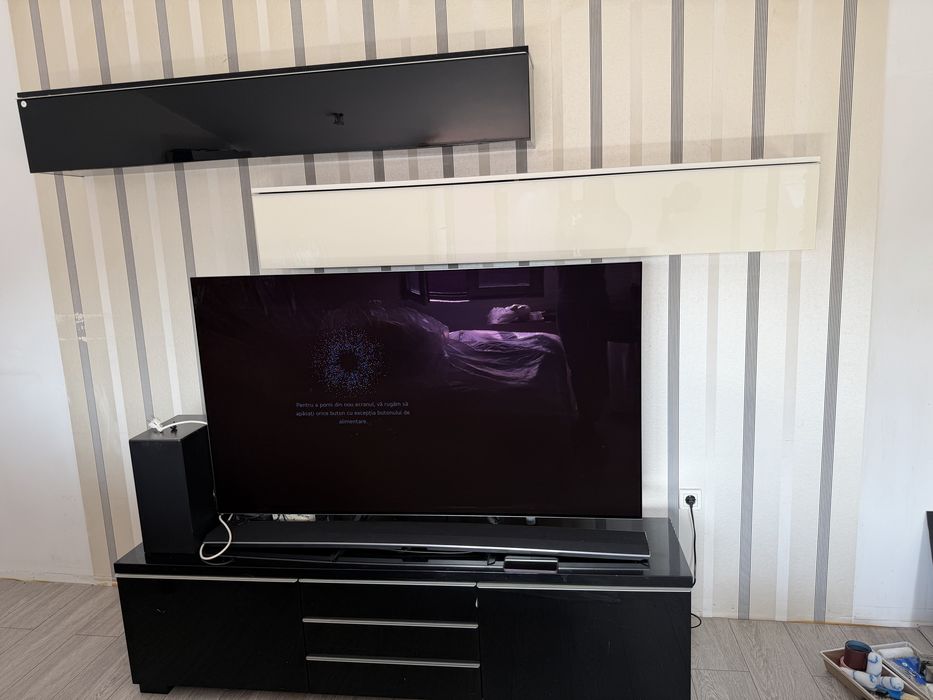 Vand comoda pt TV ikea cu dulapuri duspendate