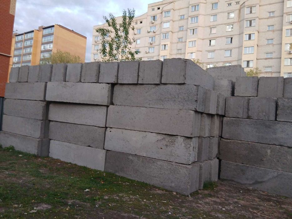 Строительные фундаментные блоки
