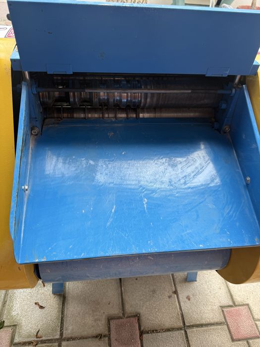 Utilaj de decojit cabluri automat
