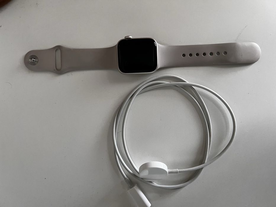 Продам Apple Watch SE 40mm