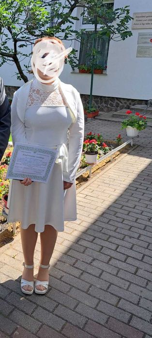 Rochita alba eleganta purtata de 2 ori