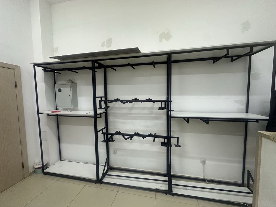 Продам стеллажы для магазина одежы