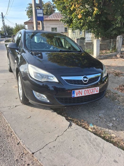Opel Astra J 2011