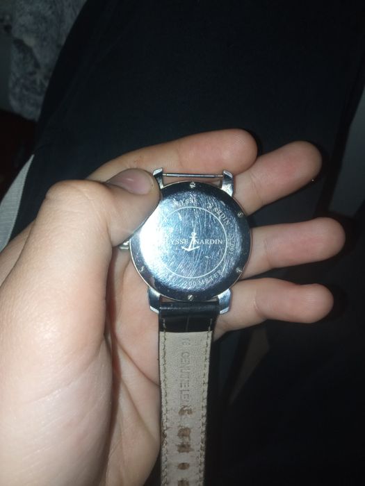 Часы оригинал продаю