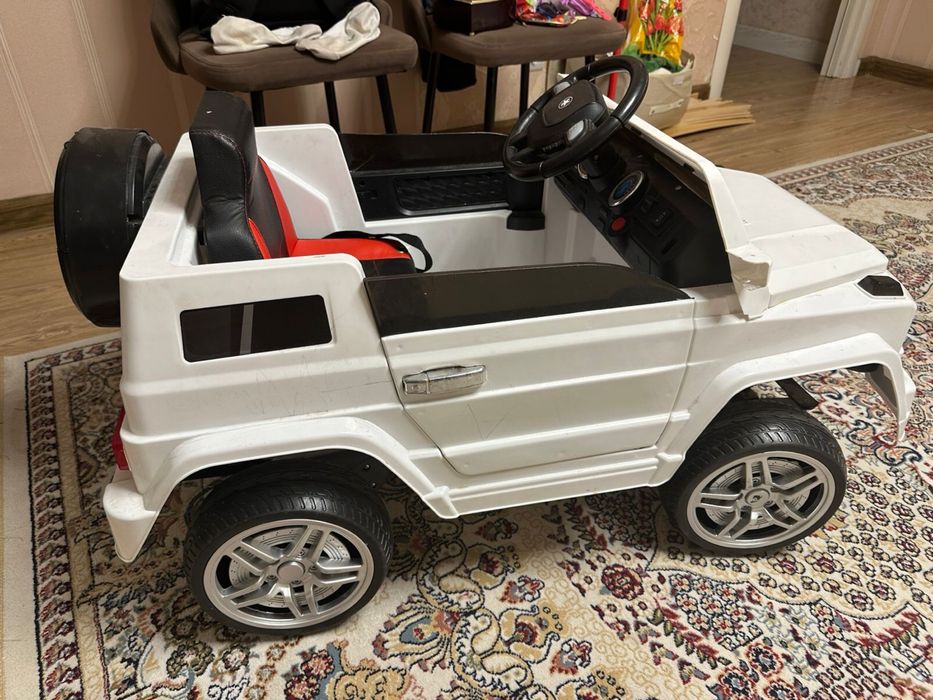 Продам детскую машину джип