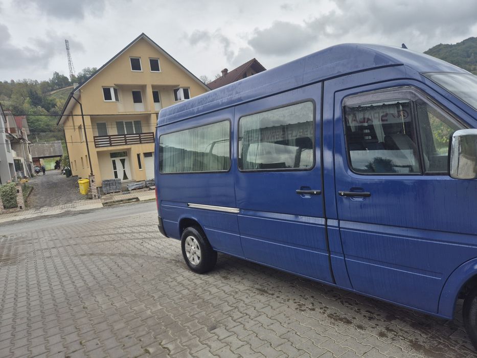 Vând microbuz 8+1 locuri Autoutilitara
