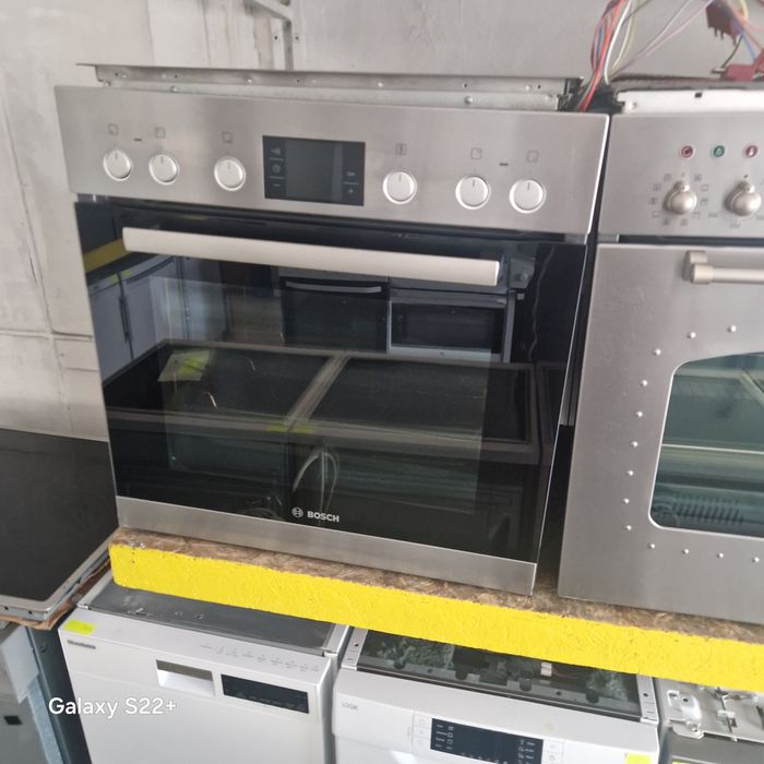 Компактна фурна и плот за вграждане BOSCH Pyrolyse