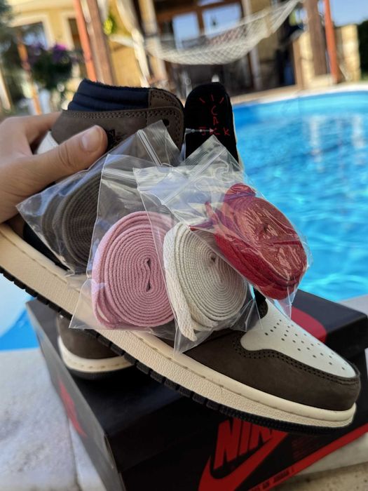 Jordan 1 High Travis Scott Кецове 42 EUR + Кутия + 4 Връзки Нови