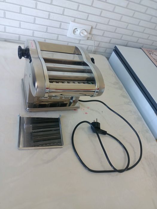 Продам электрическую лапшарезку
