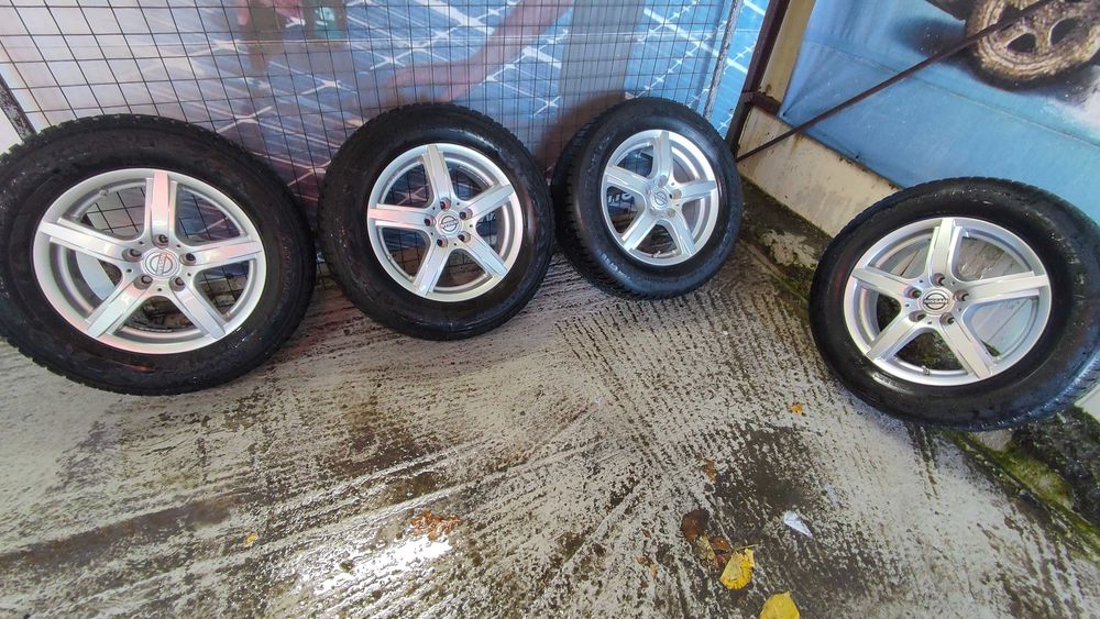 Roți de  iarnă  Nissan 215/65/R16 DUNLOP