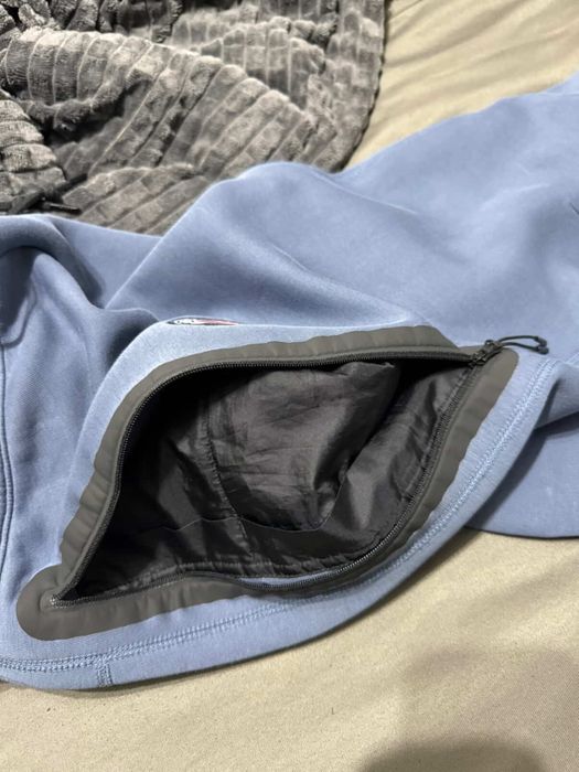 Продавам nike tech псж